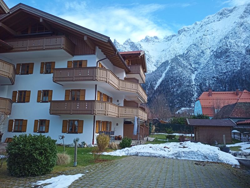 Terrasse und Garten der Ferienwohnung Burgberg