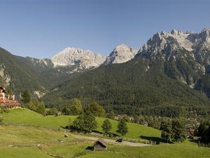 Einzigartiger Blick auf Karwendel &amp; Mittenwald