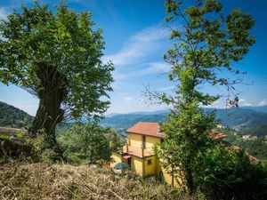 Außenansicht des Gebäudes. Mitten in der Natur gelegen