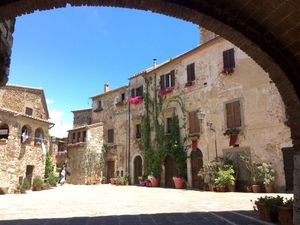 Außenansicht des Gebäudes. Die Wohnung liegt an der Piazza del Castello