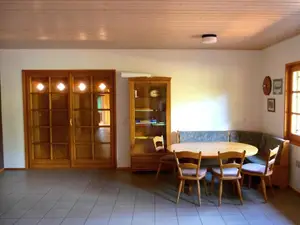 Aufenthaltsraum mit Essecke