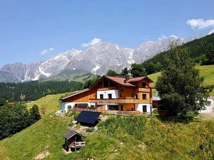 Gebäudeansicht Gut Stein Panoramalodge