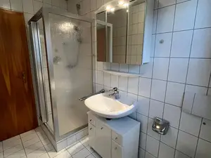 Badezimmer (1) Badezimmer (1)