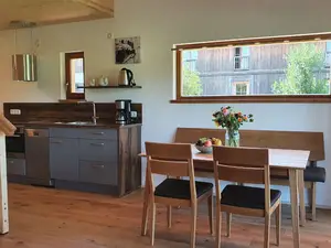 Küchenzeile und Essecke