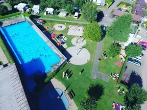 Camping-Erbenwald Luftbild Spielplatz und Freibad 11m x 30m