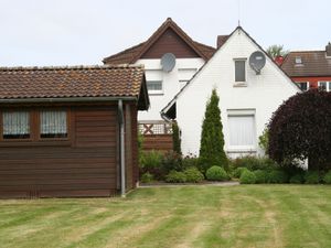 rückwärtige Ansicht vom Garten aus