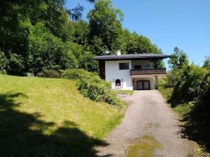 Außenansicht des Gebäudes. Willkommen im Landhaus Traunsee-Blick!