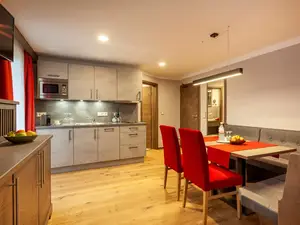 rauchr-hren-suite-mit-k-che