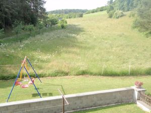 Blick auf die Pferdekoppel und dem Wirtschaftsweg