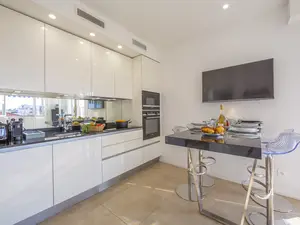 Vollständig ausgestattete Küche