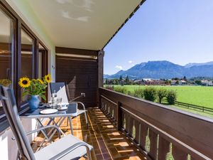 Balkon mit Aussicht auf Kaisergebirge