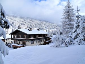 Gästehaus Geir-Obernberg-Winter-Haus außen-Messner