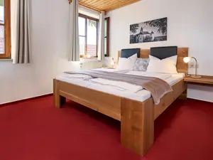 Schlafzimmer mit Doppelbett Wohnung Meersburg