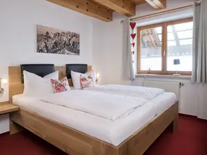 Schlafzimmer mit Doppelbett