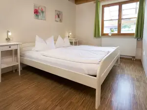 Schlafzimmer mit Doppelbett