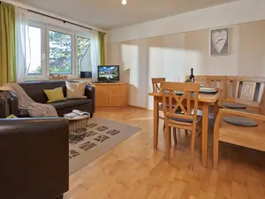 Wohnzimmer mit Essbereich