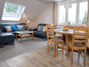 Wohnzimmer mit Essbereich