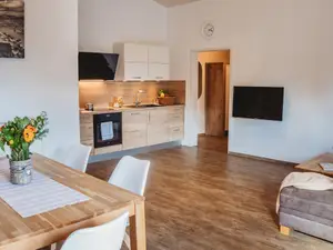 Fewo Schwalbennest: Wohnraum mit Küche