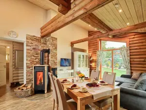 Ferienhaus Gutenfels: Wohnraum mit Kaminofen