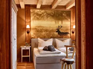 Land-/Jagd-Chalet: Schlafzimmer 1
