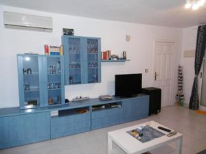 Wohnzimmerschrank mit Fernseher