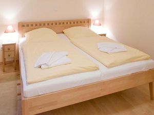 Schlafzimmer mit Doppelbett