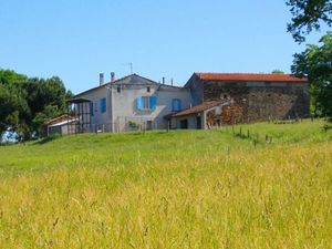 façade Nord (maintenant les volets sont blancs)