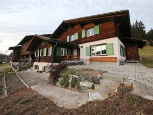 Chalet Raggälia, Aussenansicht im Sommer