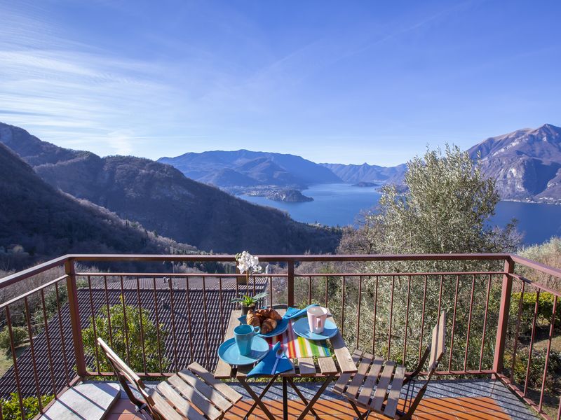 Romantischen Balkon mit atemberaubender Ausblick auf den See