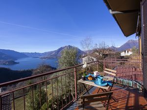 Romantischen Balkon mit atemberaubender Ausblick auf den See