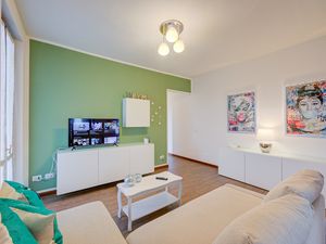Wohnzimmer mit Schlafsofa, Wifi und Smart-TV