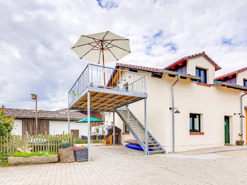 Eigener Carport und Blick auf den Eingang barrierefrei