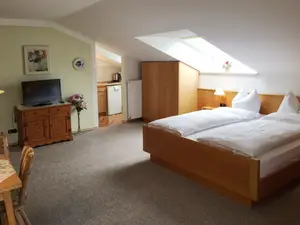 Gästehaus Bauer_Beispiel_35qm_Wohn_Schlafbereichansicht2.jpg