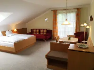 Gästehaus Bauer_Beispiel_35qm_Wohn_Schlafbereich.jpg