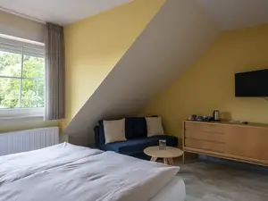 Zimmer 3- Couch, TV, Kaffee, Wasserkocher