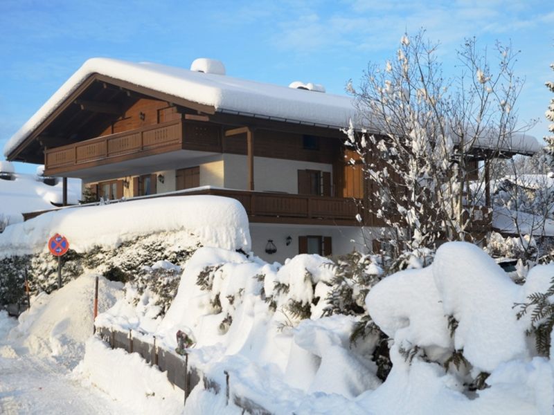 Haus im Winter.jpg