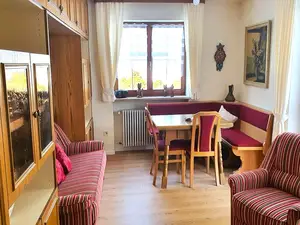 Heller Wohn- und Essbereich