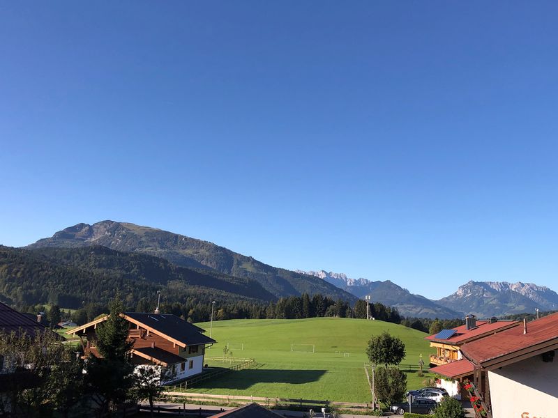 Blick vom Bergwinkl-Balkon ins Kaisergebirge