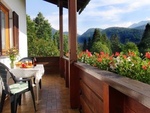 auf dem Balkon