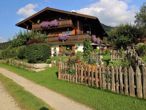 Ihr Gästehaus Schönfeld im Sommer...