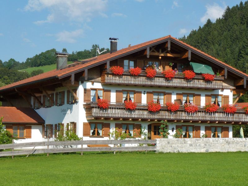 AlpenFerienLandhaus Müller Südwestansicht