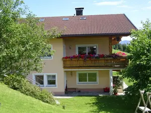 Im_EG_des_Hauses_befindet_sich_die_Ferienwohnung Im_EG_des_Hauses_befindet_sich_die_Ferienwohnung