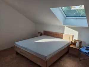Doppelbettzimmer mit Dachfenster Doppelbettzimmer mit Dachfenster