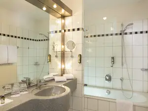 Bad - Standard Doppelzimmer