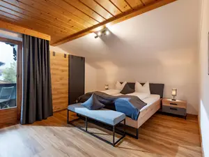 Gaestehaus_Schroll_Zillertal_Familienwohnung_Zimmer