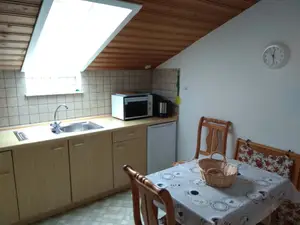 Küchenzeile und Essbereich Ferienwohnung Kampenwand