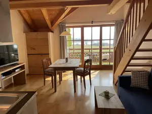 Panoramablick auf See und Berge