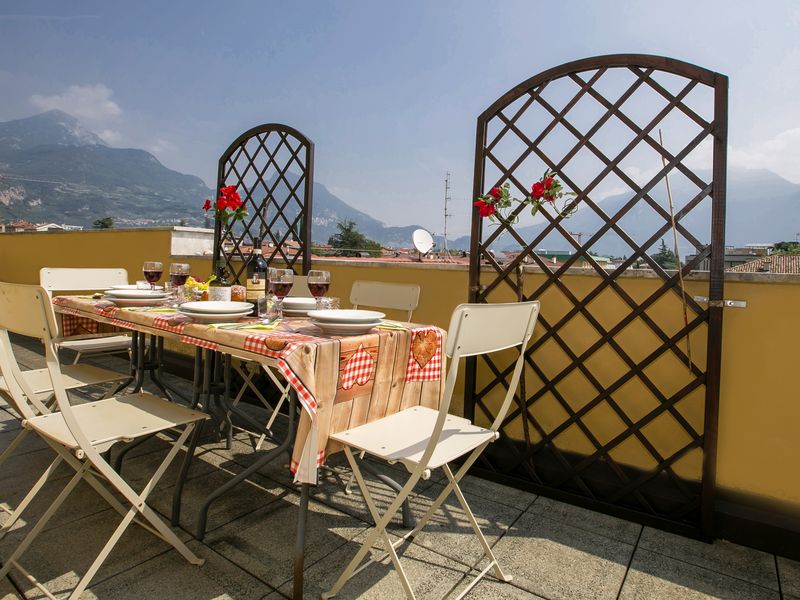 Abendessen für 6 Personen auf dem Balkon