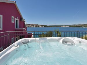 hot-tub