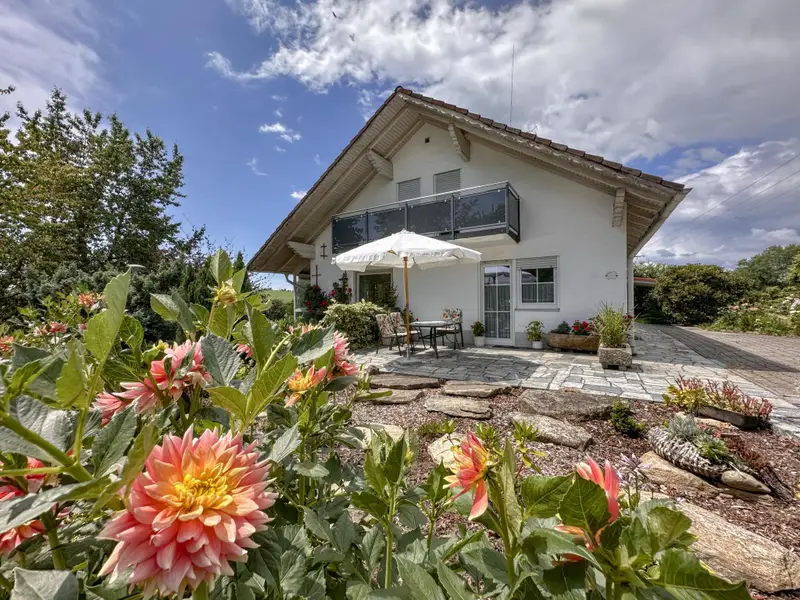 Außenseite Ferienhaus [Sommer]
